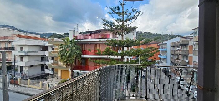 Appartamento quadrilocale in vendita in Via Nazionale, SantAlessio Siculo