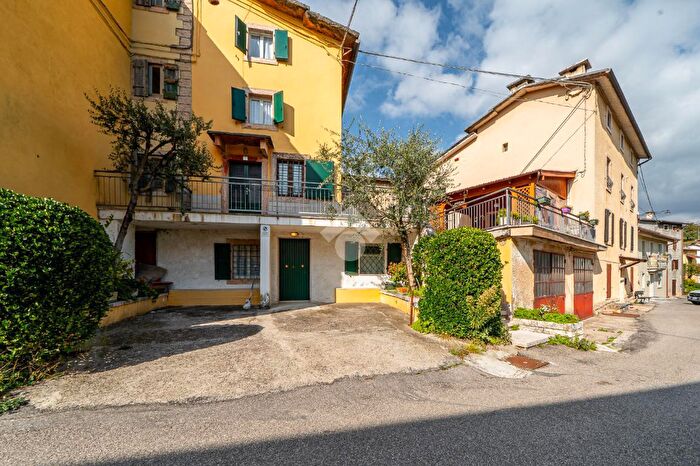 Casa quadrilocale in vendita in Contrada Grobbe, Bosco Chiesanuova