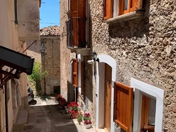 Casa trilocale in vendita in Via Dante Alighieri, Villa Santa Lucia Degli Abruzzi