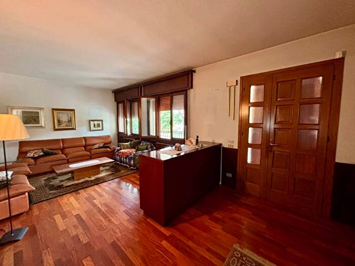 Casa con 11 locali in vendita in Strada delle Brugnole Noale, Noale