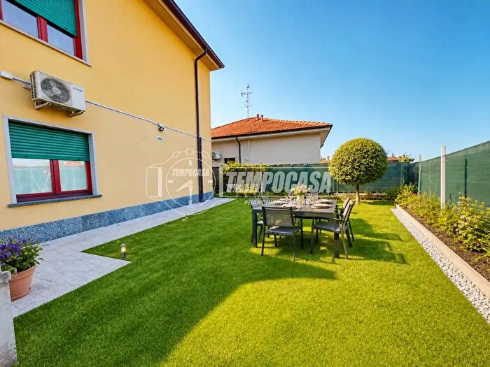 Casa trilocale in vendita in Via Cevedale, Cesano Maderno