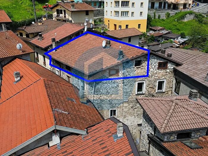 Appartamento trilocale in vendita in Via Torre, Ono San Pietro