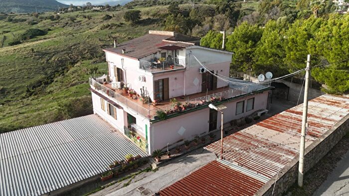 Casa con 10 locali in vendita in Via del Giubileo Duemila, Giffoni Valle Piana