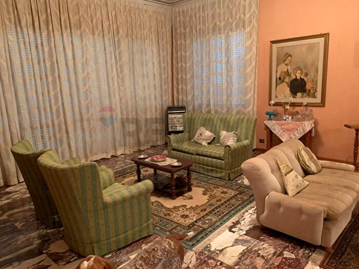 Casa con 16 locali in vendita in Fiuggi