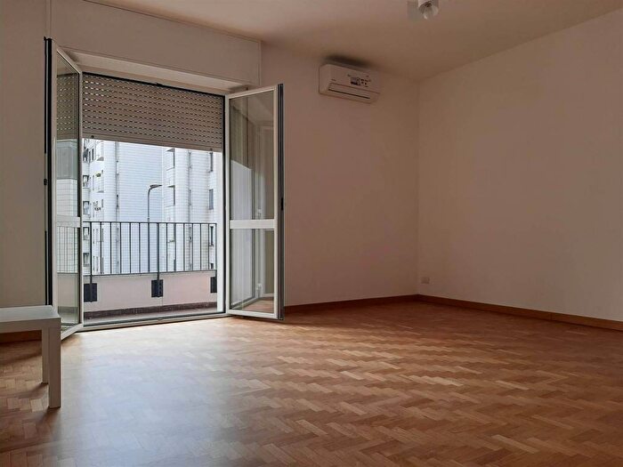 Appartamento trilocale in affitto in Via Andrea Maffei, Montenero, Milano