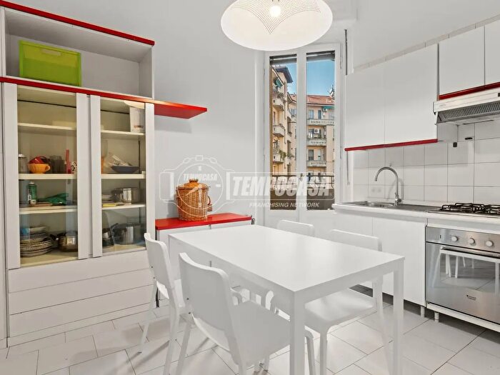 Appartamento trilocale in affitto in Piazzale Piola, Milano