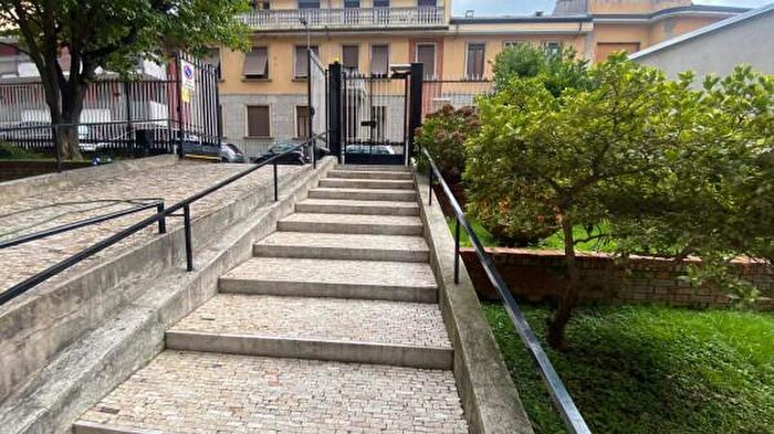 Appartamento trilocale in vendita in Via Minturno, Milano