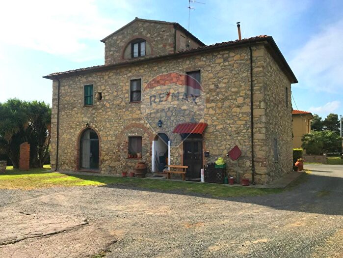 Casa con 12 locali in vendita in Rosignano Marittimo