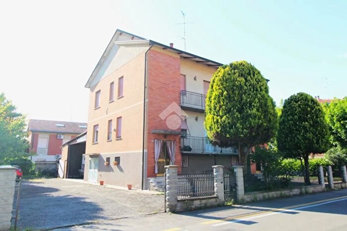 Casa con 8 locali in vendita in Via G Galilei, Cadelbosco Di Sopra