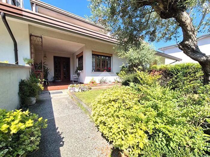 Casa quadrilocale in vendita in Via Vittorio Occorsio, Stra