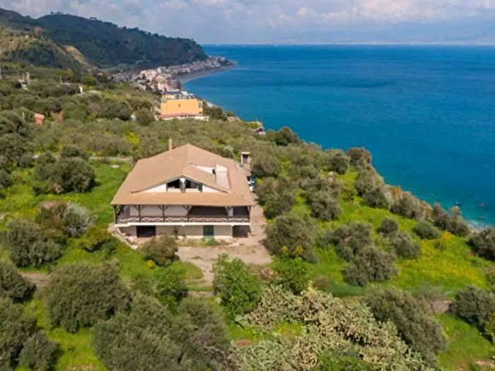 Casa con 6 locali in vendita in Scaletta Zanclea