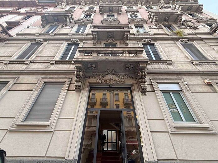 Appartamento trilocale in affitto in Via Plinio, Morgagni, Milano