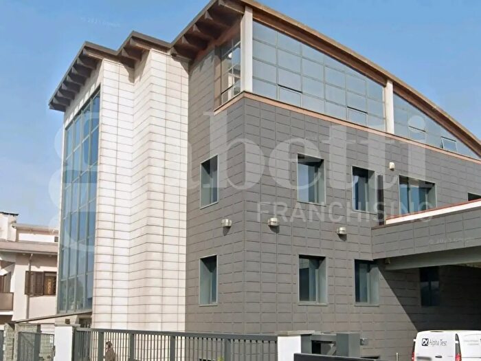 Appartamento quadrilocale in vendita in Via Volturno, Rozzano