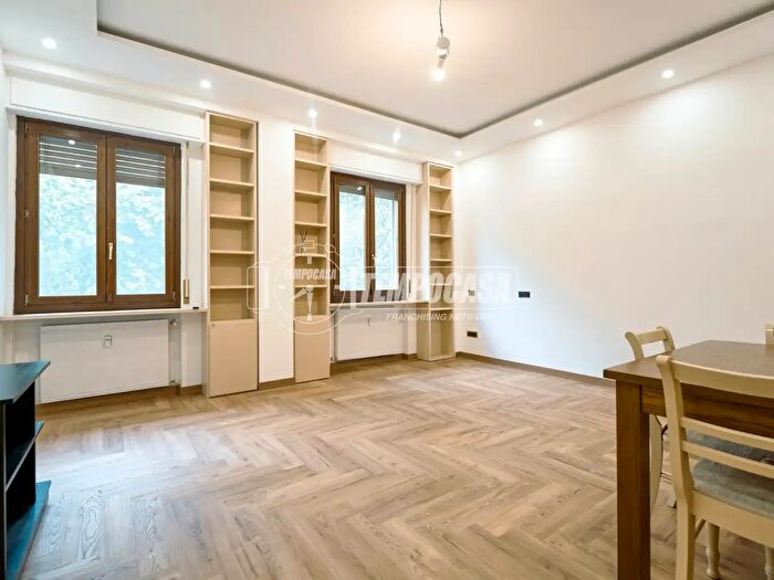 Appartamento trilocale in vendita in Via Angelo Massarotti, Cremona