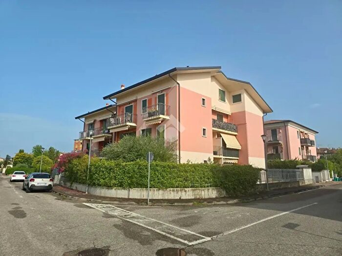 Appartamento trilocale in vendita in Via Rosa, Pescantina