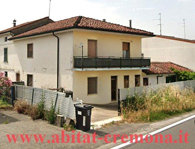 Appartamento trilocale in vendita in Via Provinciale, Castelvetro Piacentino