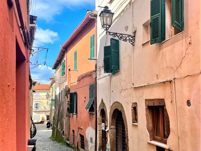 Appartamento quadrilocale in vendita in Via Cialdini, Valentano