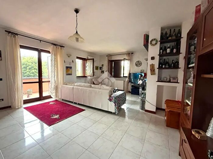 Casa quadrilocale in vendita in Via Lobrino, Cerano