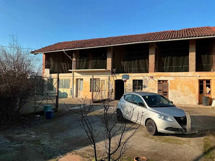 Casa con 6 locali in vendita in Via Taiola, Saluggia