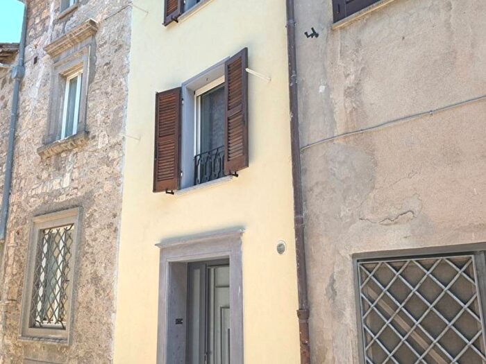 Appartamento trilocale in affitto in Piazza Soderini, Centro Storico, Tarquinia