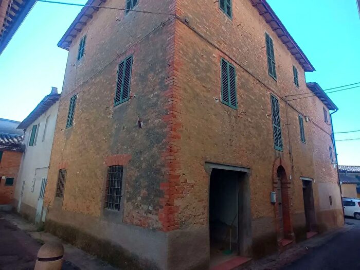 Casa con 13 locali in vendita in Via IV Novembre, Marsciano