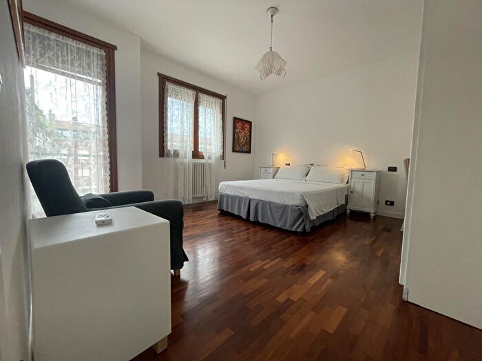 Appartamento con 5 locali in vendita in Via Europa, Rubano