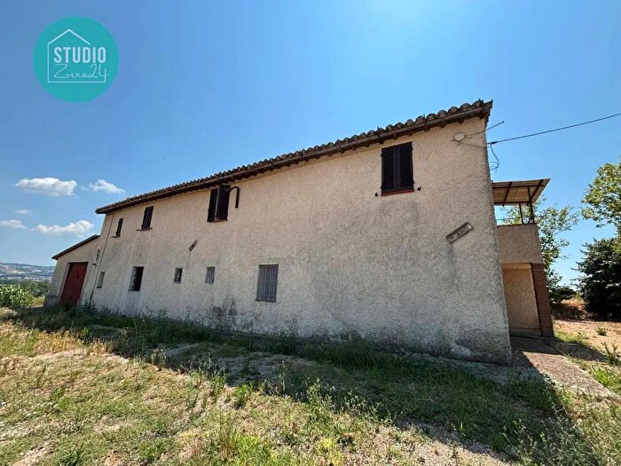 Casa con 10 locali in vendita in Via della Pallotta, Fratta Todina