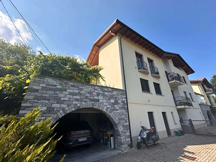 Appartamento quadrilocale in vendita in Via Pola, Tremezzina