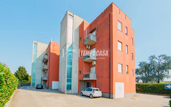 Appartamento trilocale in vendita in Corso Giuseppe Garibaldi Olivelli, Vigevano