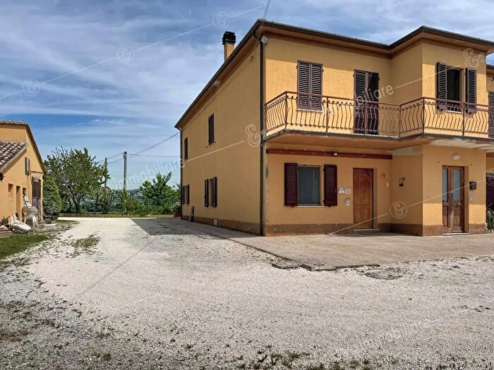 Casa con 12 locali in vendita in Contrada Addolorata, Recanati
