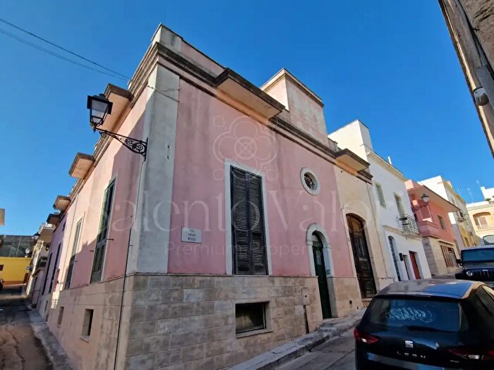 Casa con 10 locali in vendita in Via Giardino Contursi, Parabita