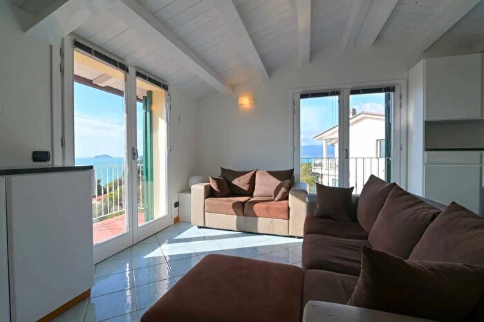 Appartamento quadrilocale in affitto in Via Fiascherino, Lerici