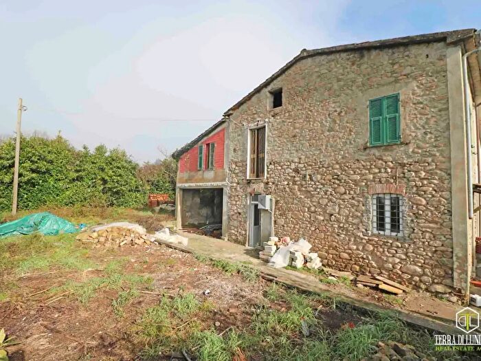 Casa con 6 locali in vendita in Viale Filetto, Villafranca In Lunigiana