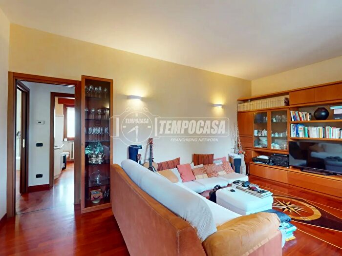 Appartamento trilocale in vendita in Via Salvatore di Giacomo, Lentate Sul Seveso