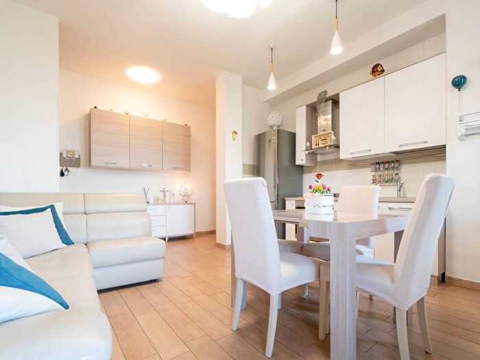 Appartamento trilocale in vendita in Via della Croce Coperta, Corticella, Bologna