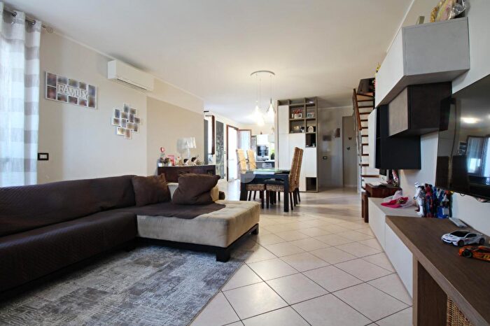 Appartamento con 5 locali in vendita in Via del Ferro, Prato