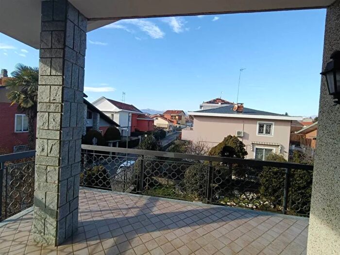 Casa con 11 locali in vendita in Via Bruno Buozzi Orbassano, Orbassano