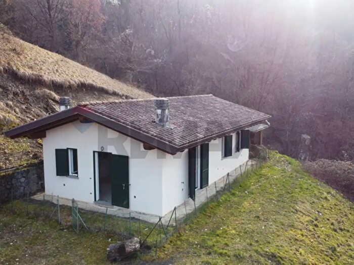 Casa monolocale in vendita in Solto Collina