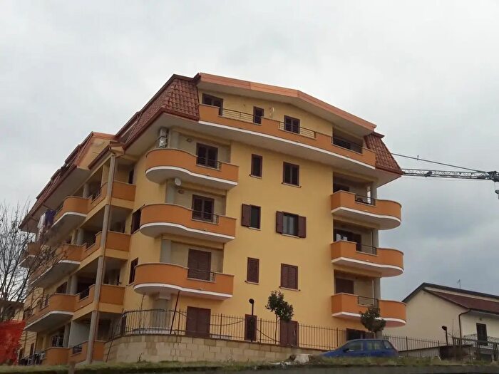 Appartamento trilocale in vendita in Contrada Petraro, Rose