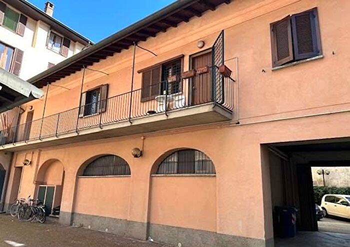 Appartamento trilocale in affitto in Via Cadorna, Borghi, Como