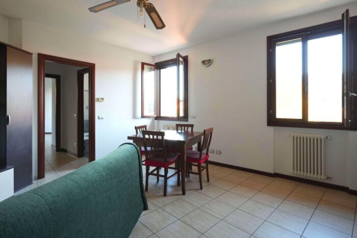 Appartamento bilocale in vendita in Via Gramsci, San Polo DEnza