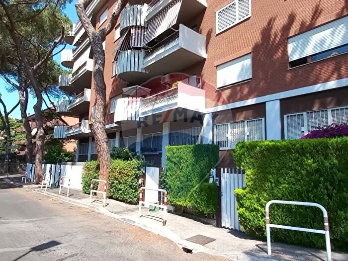 Appartamento con 5 locali in vendita in Via Giuseppe Perego, Roma