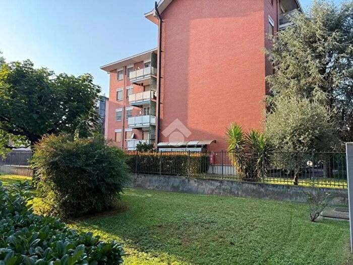 Appartamento trilocale in vendita in Viale Forze Armate, Treviglio