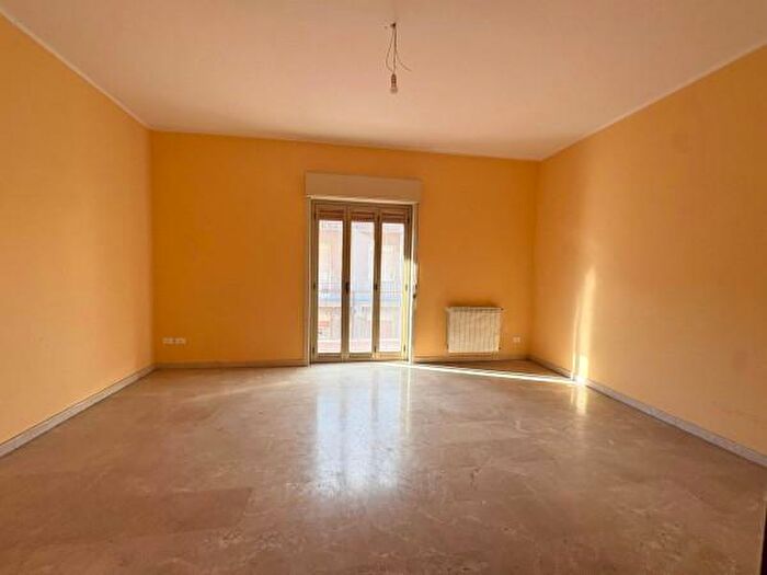 Appartamento con 6 locali in vendita in Via Francesco Petrarca, Barcellona Pozzo Di Gotto
