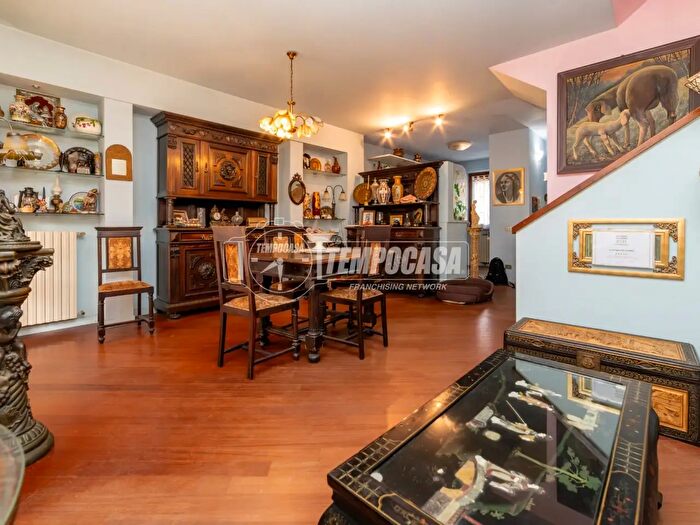 Case in Vendita e in Affitto - 3