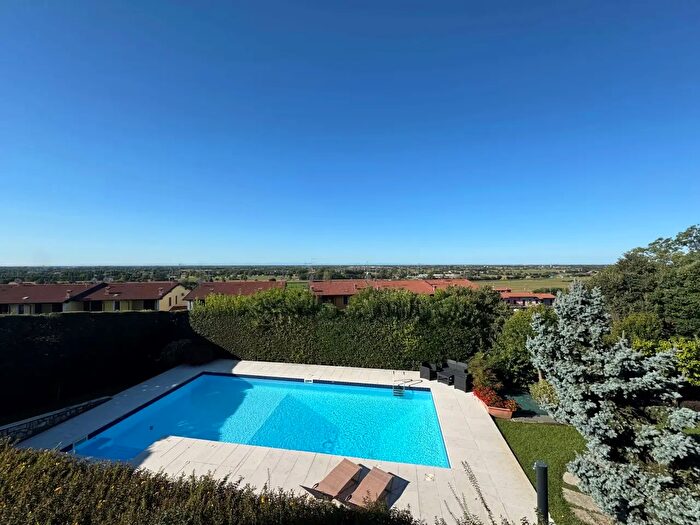 Casa con 14 locali in vendita in Via Vincenzo Minoglia, Volta Mantovana