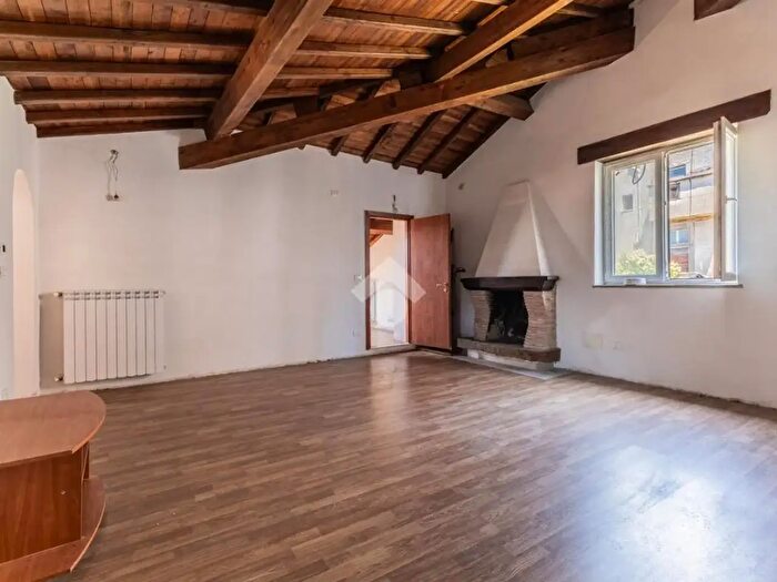 Appartamento quadrilocale in vendita in Vicolo Pasquini, Vetralla
