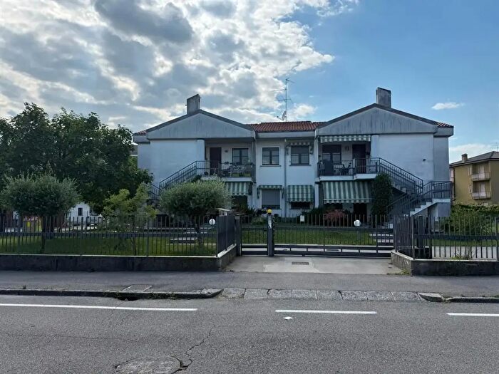 Appartamento quadrilocale in vendita in Via Suardi, Arcene