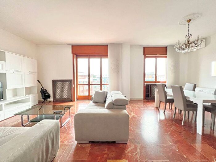 Appartamento trilocale in affitto in Via Arzaga, Bande Nere, Milano