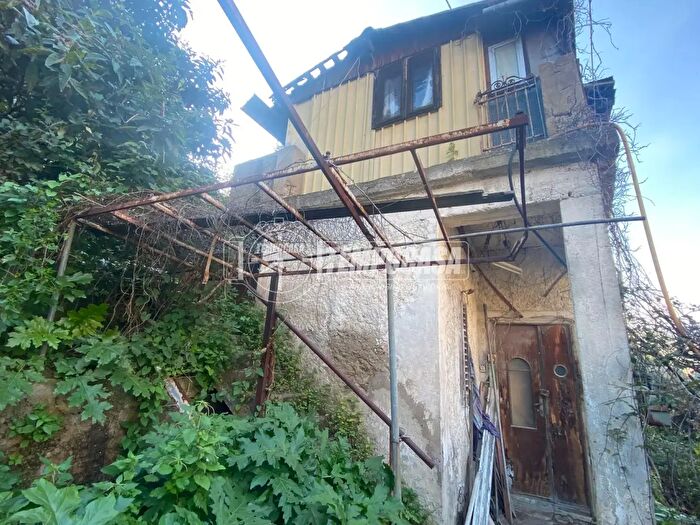 Appartamento trilocale in vendita in Via Latteri Petrazza, Messina